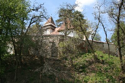 Urlaub in Siebenbürgen: Kirchenburg in Apold (Trappold) mit der Burgmauer