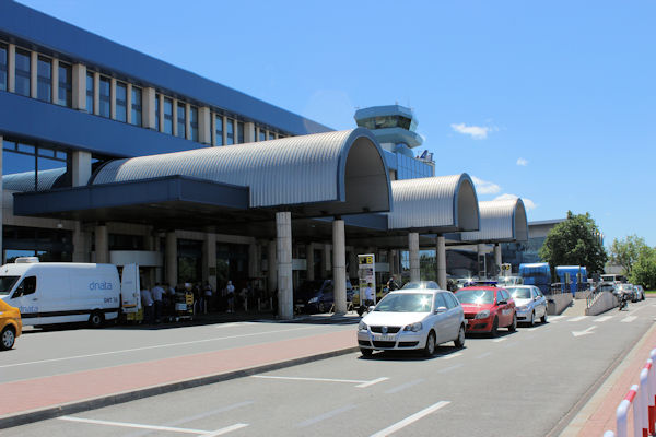 Airport in Bkarest - Aeroportul Internațional Henri Coanda Bucureşti